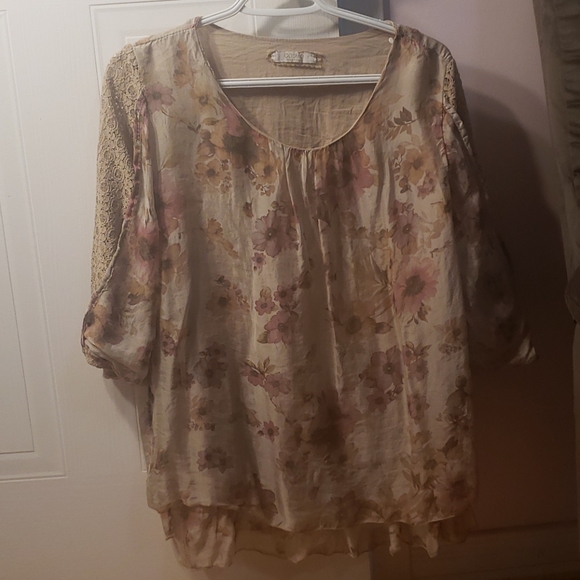 Beautifull 100 % silk blouse - Picture 3 of 8